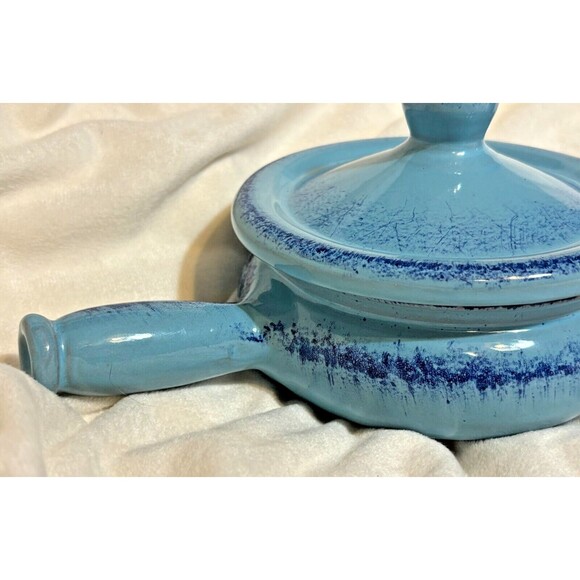 De Silva Terracotta Lt Blue Soup Bowl with handle and lid, never used 6.5x5.5" - Picture 3 of 16